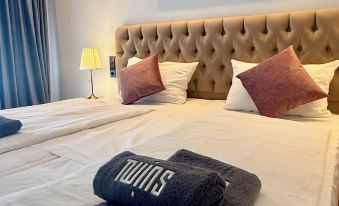 Twins Boutique Hotel - Housity
