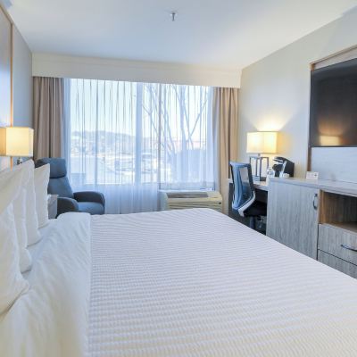 Single Room, 1 Bedroom, Roll-in Shower, Non Smoking The Ramsey Promo Code
