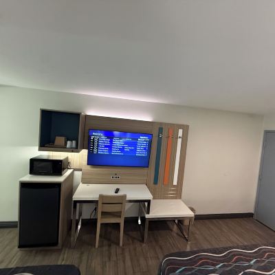 Deluxe Single Room, 1 King Bed, Jetted Tub Crescent Inn Promo Code