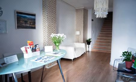 Hostal Five Gates - Housity