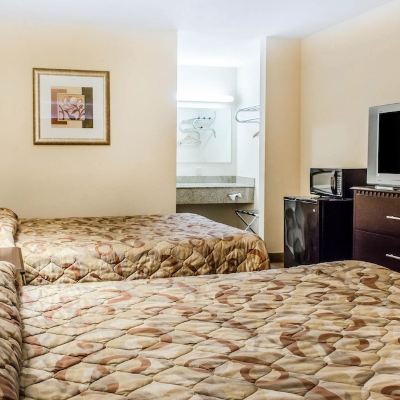 Twin Two Double Beds Non Smoking Rodeway Inn Shippensburg Promo Code