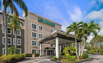 La Quinta Inn & Suites by Wyndham Naples East (I-75)