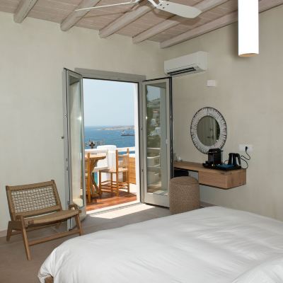 Deluxe Suite with Hot Tub and Sea View