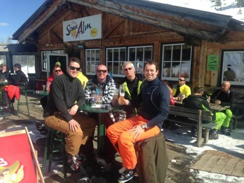 带阳台的两卧室公寓