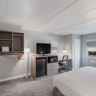Accessible-1 King, Mobility Accessible, Roll In Shower, Microwave And Refrigerator, Non-Smoking Best Western Fort Wayne I-69 North Promo Code