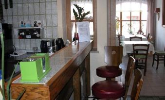 Hotel-Restaurant Zum Hirschhaus - Housity
