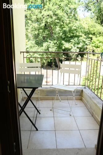 带山景的双人间