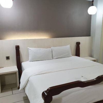 Bilik Deluxe King Kupon OYO 89411 900 Inn