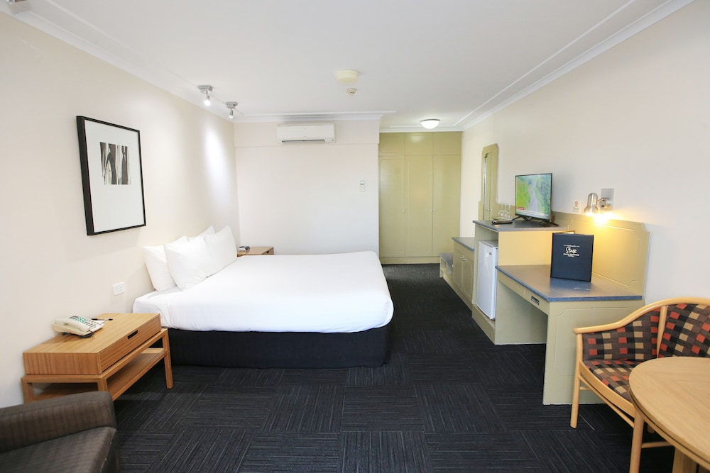 Stay at Alice Springs Hotel 標準房（大床和單人床）