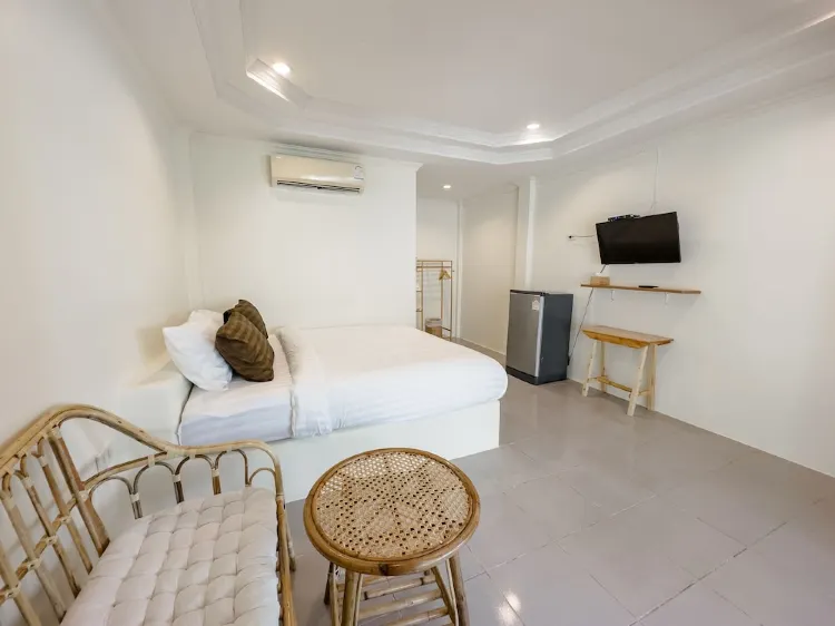 ห้องดีลักซ์ ริมสระ มีระเบียง