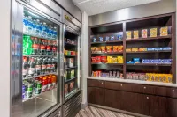 Super 8 by Wyndham The Woodlands North