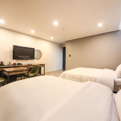 Twin Room with Massage Chair