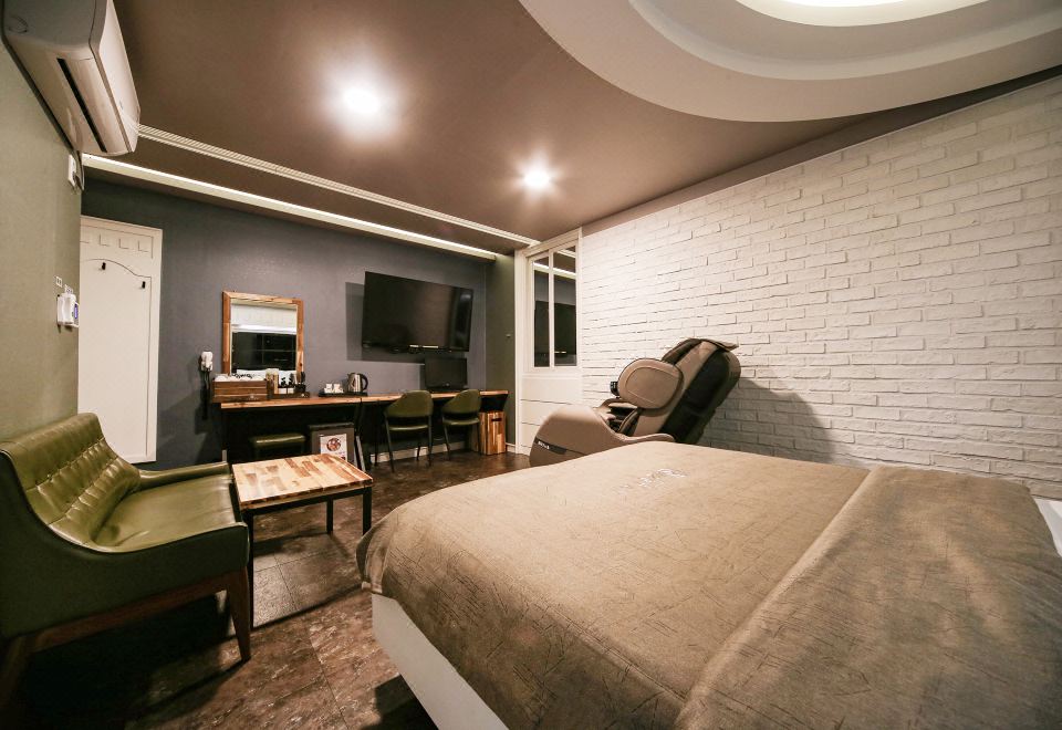 VIP 按摩椅（镜面房，浴缸）