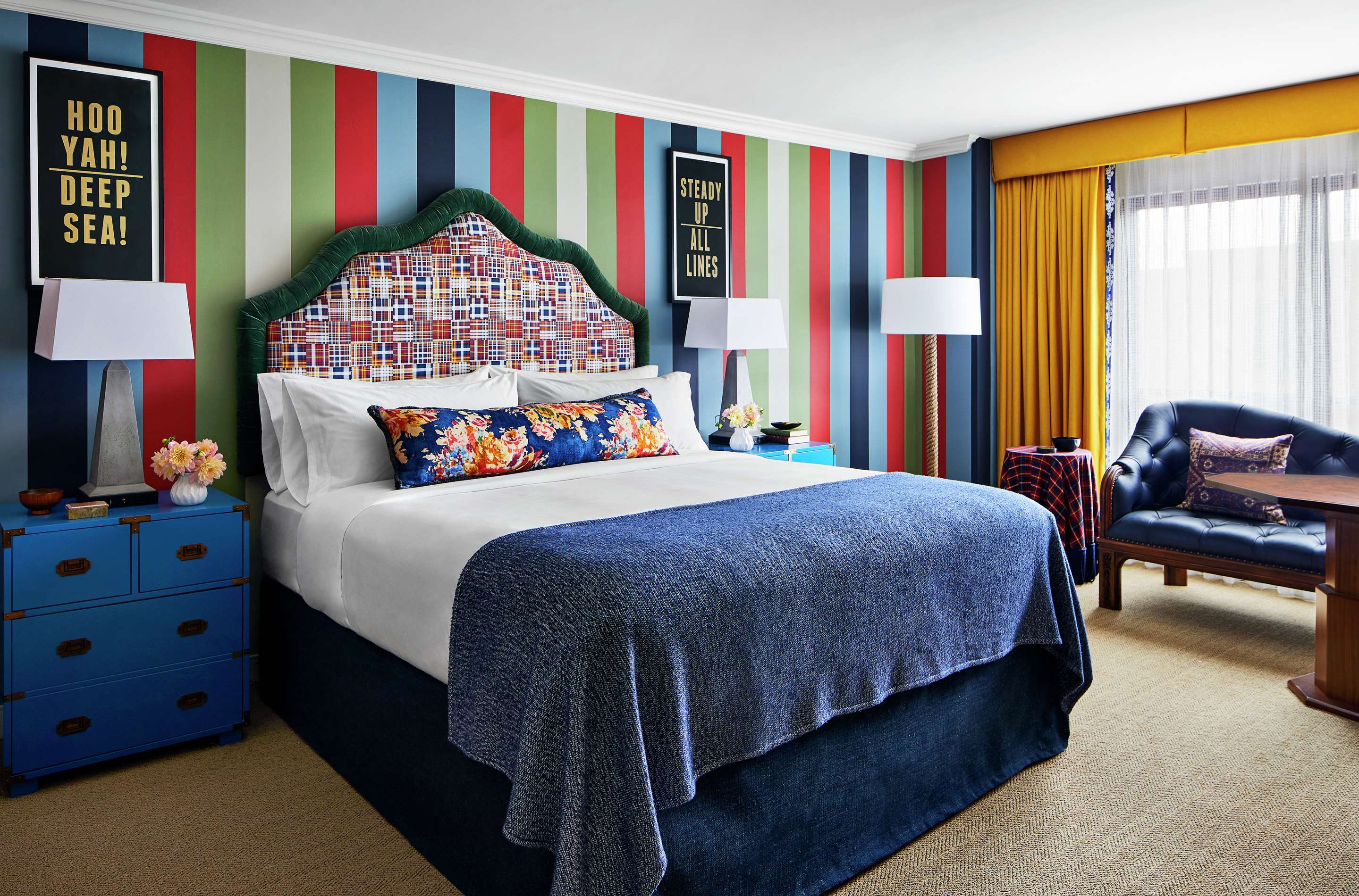 毕业中庭特大床房