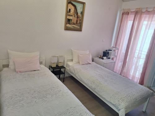 带阳台的双床房