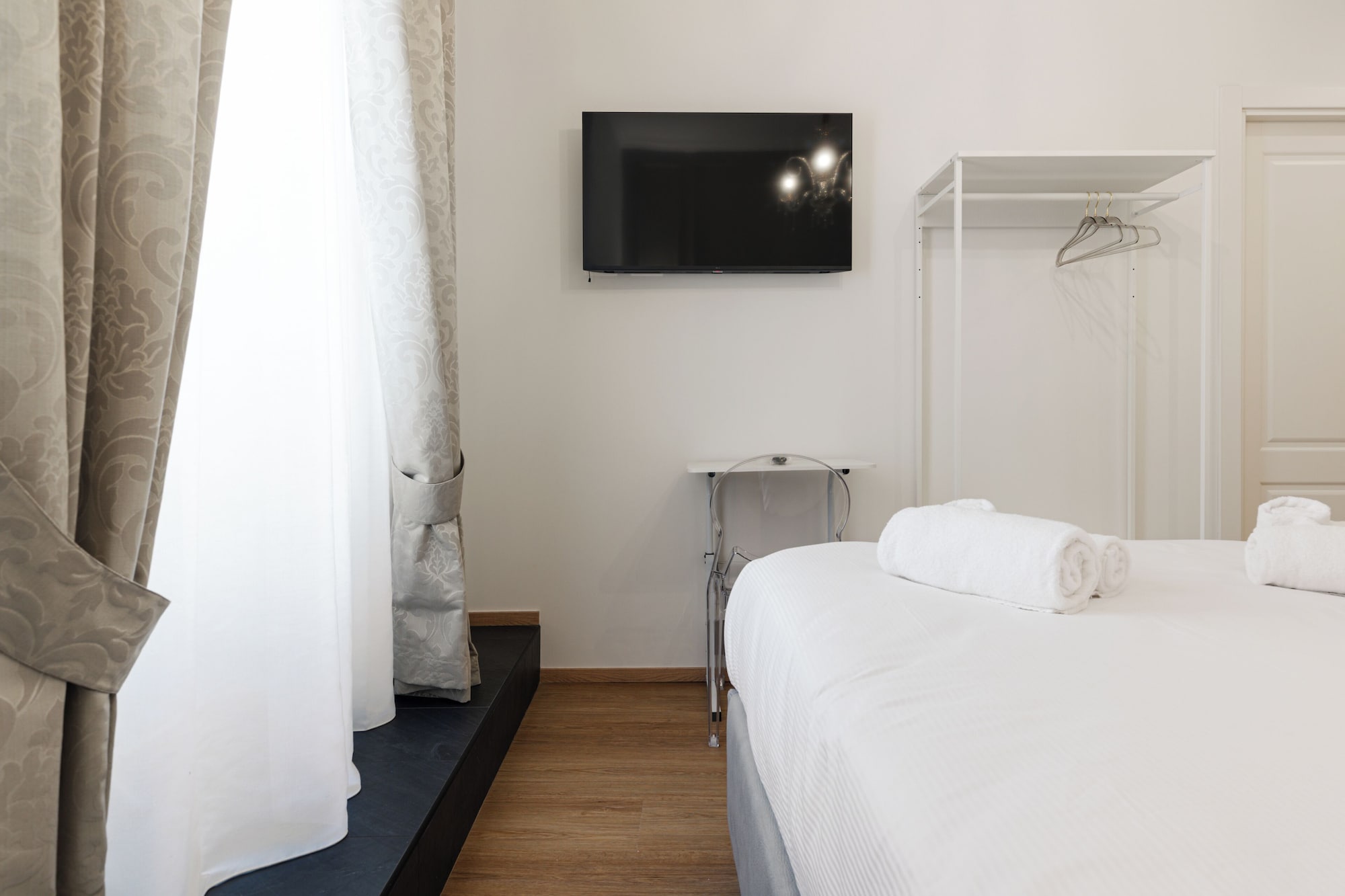 经典客房， 1 张特大床， 无烟房， 独立浴室