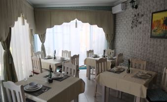 Roba Monakedi Guest Lodge - Housity