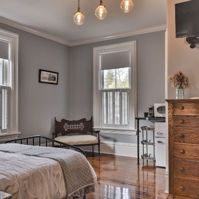Deluxe Double Room, 1 Queen Bed The Burrell House Promo Code