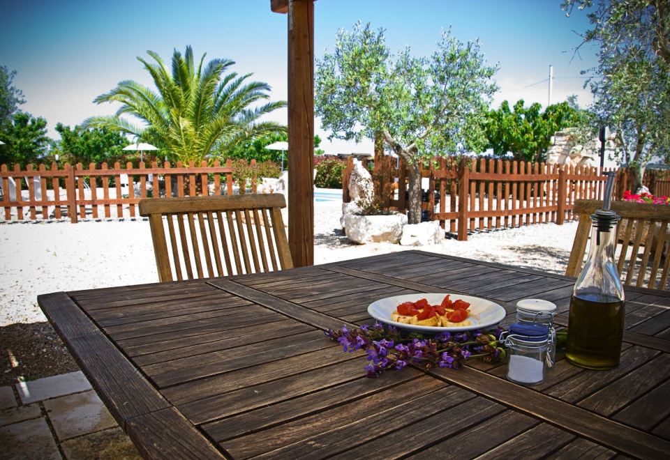 Hotel Trulli Il Castagno, Exterior, Garden