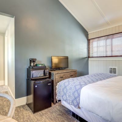 Sears and Roebuck Historic Full Cabin (Two Queen) Grand Lake Lodge Promo Code