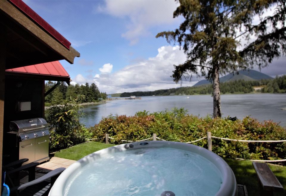 Private Oceanfront Cabin with Hot Tub - Doc Holiday CabinHouse (Hot Tub&Waterfront/Doc Holiday Ca)