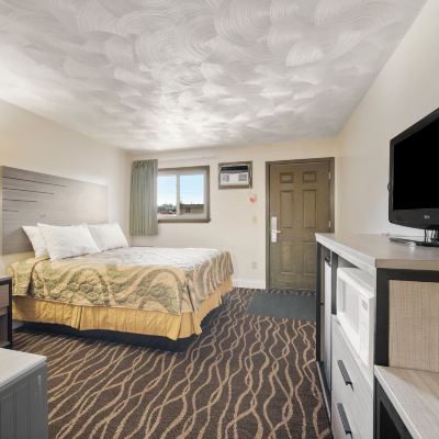 Queen Suite with Jetted Tub Park Drive Inn Promo Code