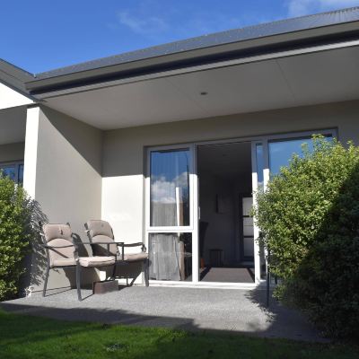 Luxury Room, Non Smoking, Kitchenette (Luxury Access Studio) Darfield Motel Promo Code
