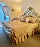 The Cypress Inn Bed & Breakfast