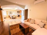 ANANA El Dorado 305 | Pool & Lake Views Hotéis em 