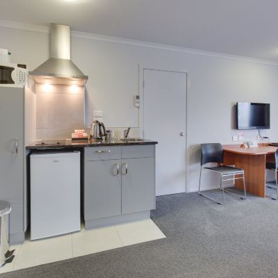 One Bedroom Accessible Apt.for up to 3 – Ground Floor BKs Premier Motel Esplanade Promo Code