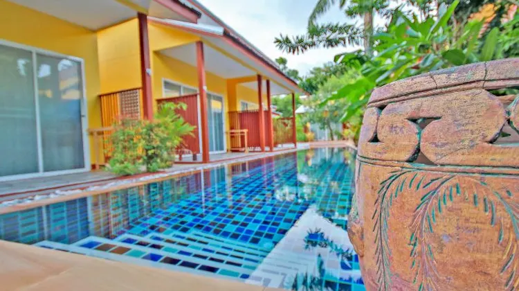 Ban Elephant Blanc Bungalow 外観