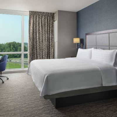 King Room with Mini Fridge-Non-Smoking Hampton Inn & Suites Teaneck Glenpointe, NJ Promo Code