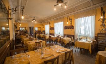Hotel Olivedo - Housity