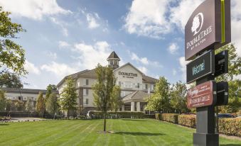 DoubleTree by Hilton Nanuet - Housity