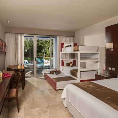 Family Club Deluxe Junior Suite with Swimout Non smoking