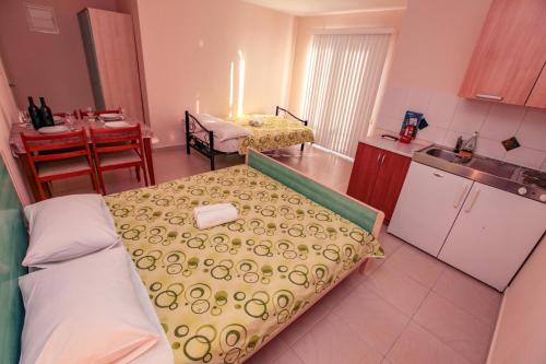 带露台一室公寓