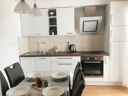 带阳台的两卧室公寓