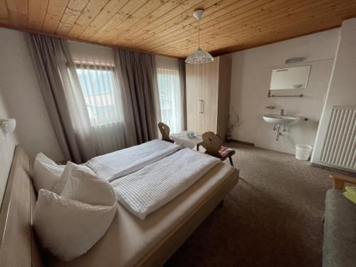 带阳台和露台的双卧室公寓