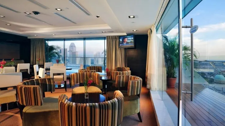 ペニンシュラ エクセルシオール ホテル 食事・レストラン