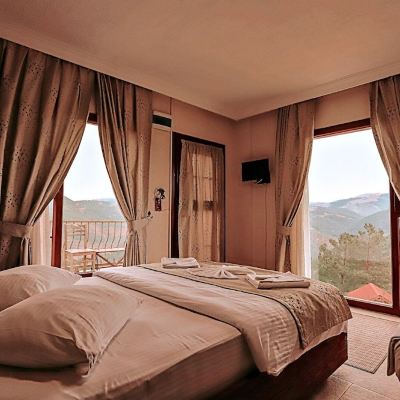 Panoramic Triple Room, Jetted Tub, Valley View Godence Hotel Restoran Promo Code