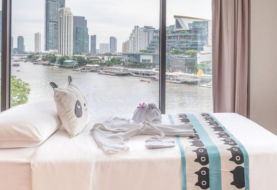 Royal Orchid Sheraton Hotel & TowersFamily King Suite