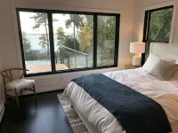 Amazing sunsets!! Water view, hot tub, close to town, fire pit. Hotels in Eastsound