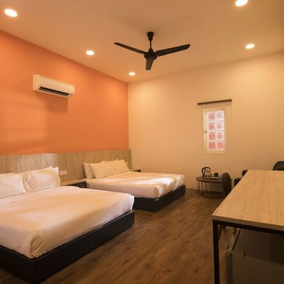 Bilik Deluxe Dua Katil Queen Kupon The Wood Boutique Hotel