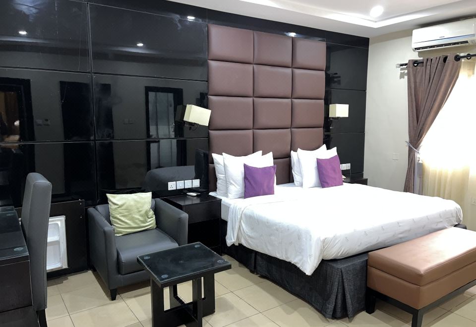 DWELL LUXURY APARTMENTS - Housity