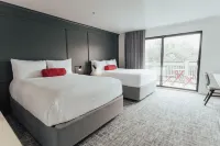 Vinland Hotel and Lounge