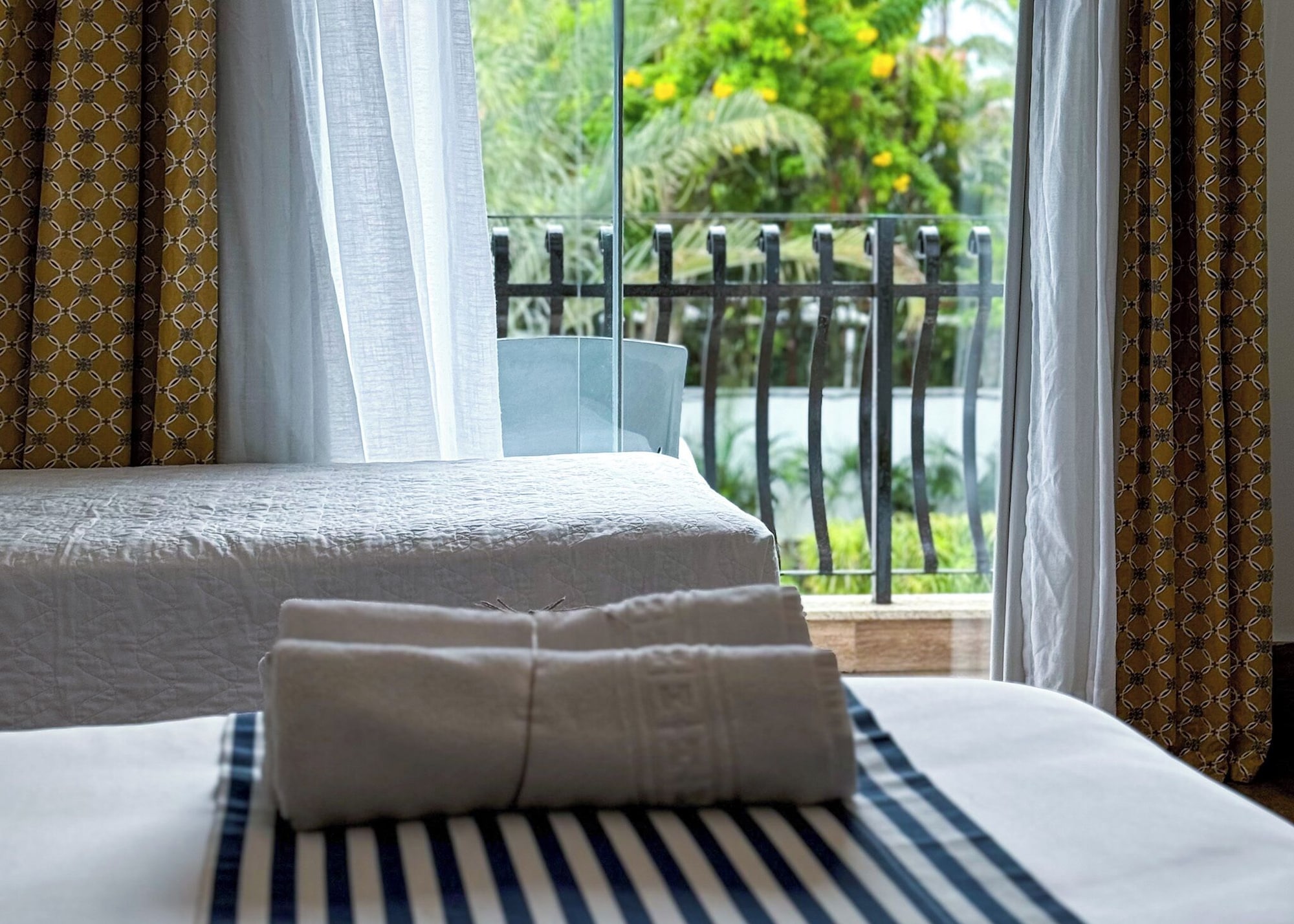 带泳池景观的豪华1居房