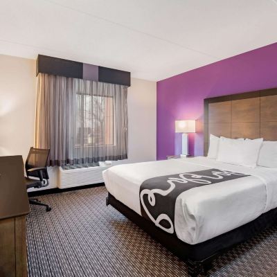Mobility Accessible Room With 1 Queen Bed And Grab Bars-Non-Smoking La Quinta by Wyndham Baltimore BWI Airport Promo Code