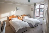 Toothbrush Rooms at Lattice Lodge - Guest Kitchen & EV Recharging
