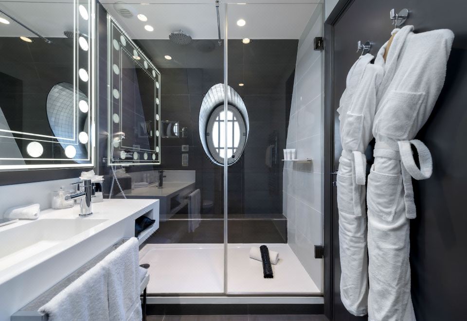 Hotel Indigo PARIS - OPERA by IHG1 Queen Bed Junior Suite With Single Sofa Bed