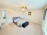 Loft w/ Big Pool, Huge Backyard, Fire Pit, PingPong, Pool Table,